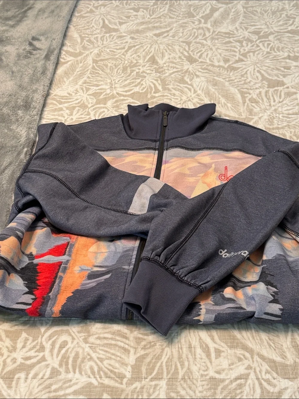 Anthropology Women’s Gray Graphic Zip-Up Jacket with Pink & Red Sailboat Print